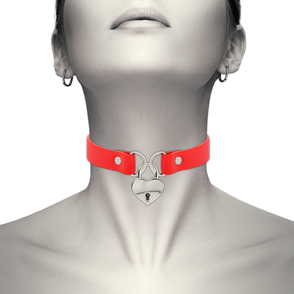 COQUETTE CHIC DESIRE - COLLAR DE CUERO VEGANO ROJO CON ACCESORIO DE CORAZÓN CON LLAVE