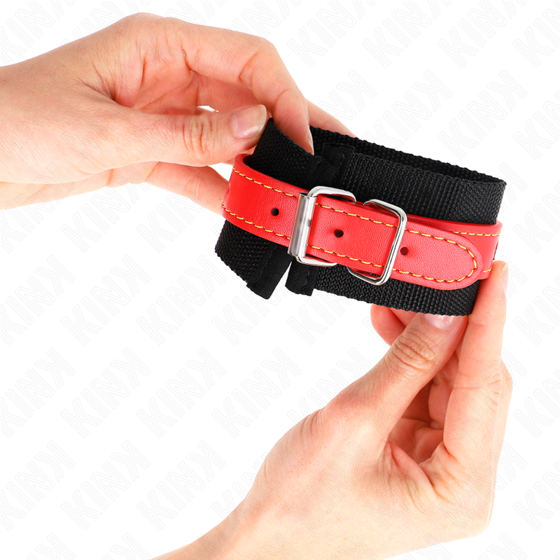 KINK - SUJETADORES DE MUÑECAS DE NYLON NEGRO CON CUERO SINTÉTICO ROJO AJUSTABLES 19-24 CM X 5,5 CM